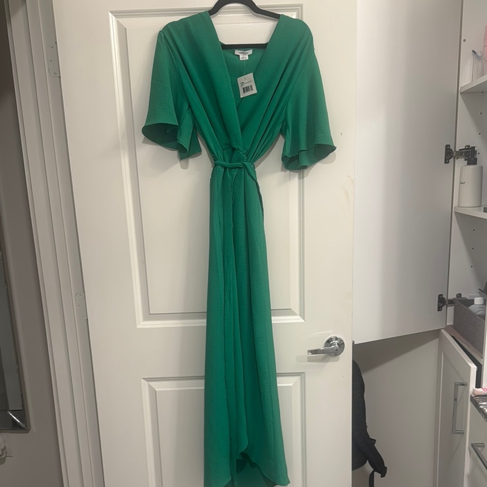 Green Flutter Sleeve Tie Front Maxi Dress